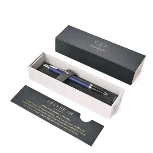PARKER IM PENNA A SFERA INCHIOSTRO NERO PUNTA MEDIA CONF. REGALO COLORE LACCA BLU OPACA FINITURE CROMATE